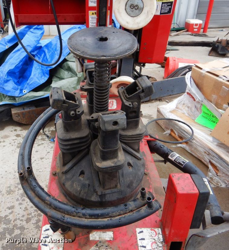 image for item GD9022 2005 Hunter TC3500 tire machine