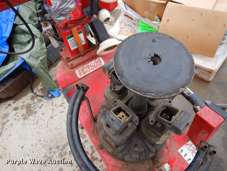 image for item GD9022 2005 Hunter TC3500 tire machine