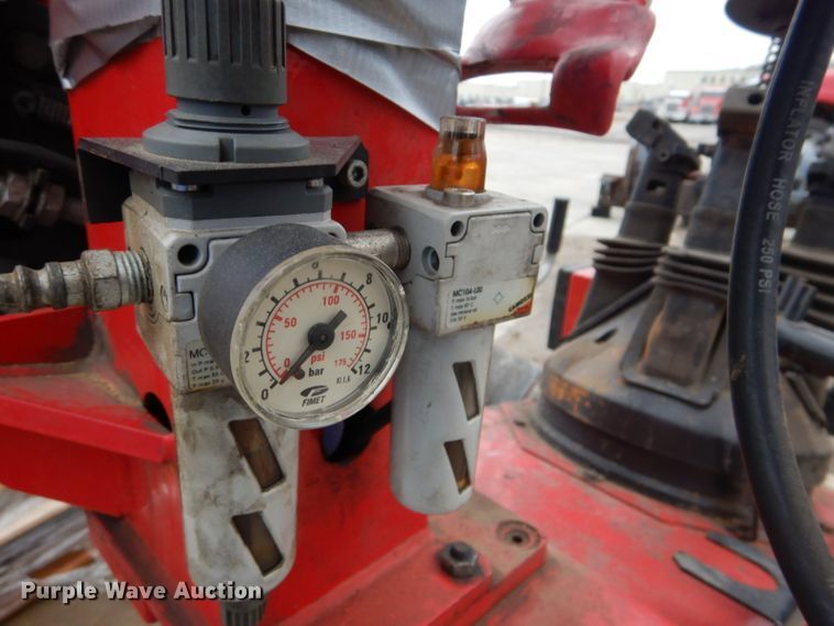 image for item GD9022 2005 Hunter TC3500 tire machine