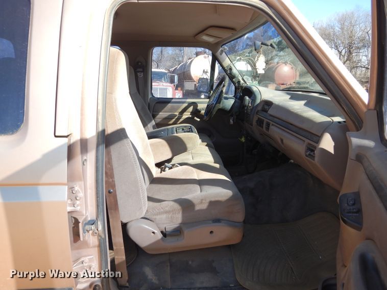 image for item GE9090 1997 Ford F350 Crew Cab pickup truck