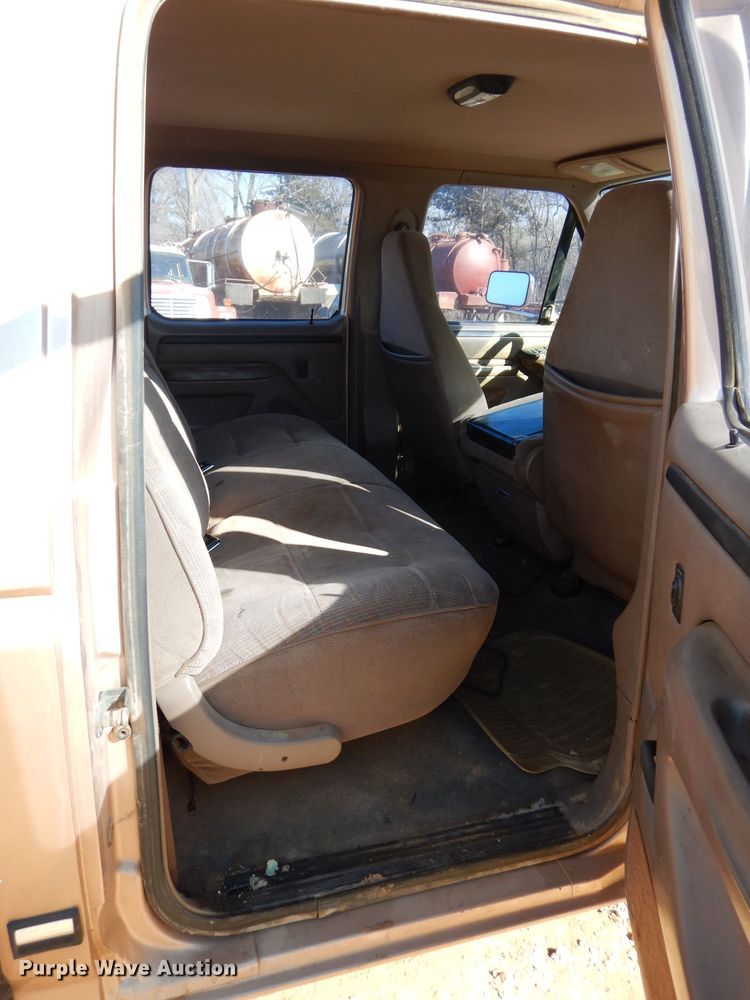 image for item GE9090 1997 Ford F350 Crew Cab pickup truck