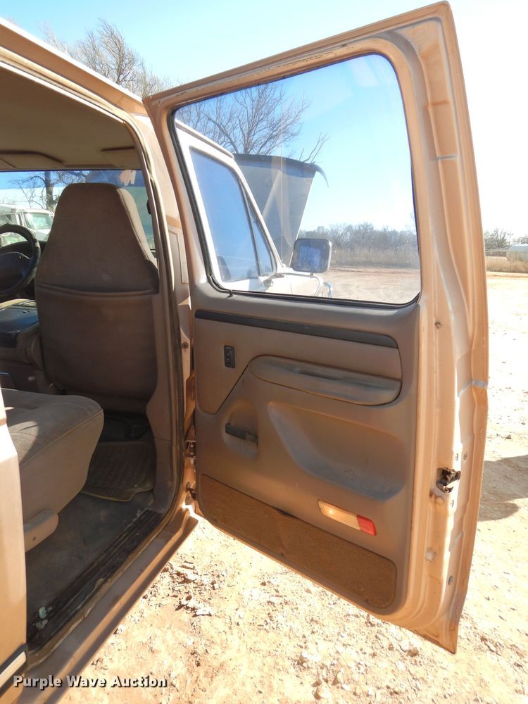 image for item GE9090 1997 Ford F350 Crew Cab pickup truck