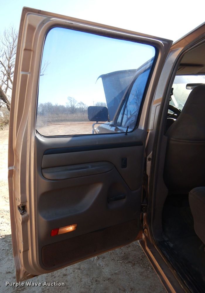 image for item GE9090 1997 Ford F350 Crew Cab pickup truck