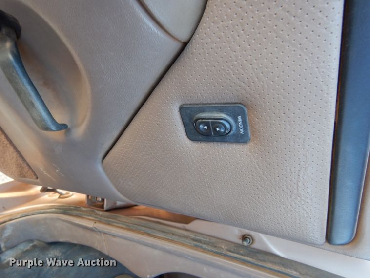 image for item GE9090 1997 Ford F350 Crew Cab pickup truck