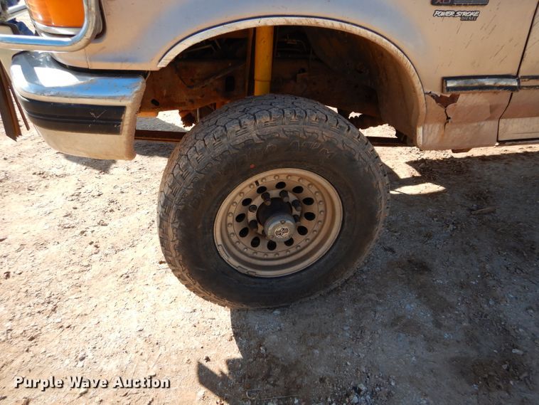 image for item GE9090 1997 Ford F350 Crew Cab pickup truck