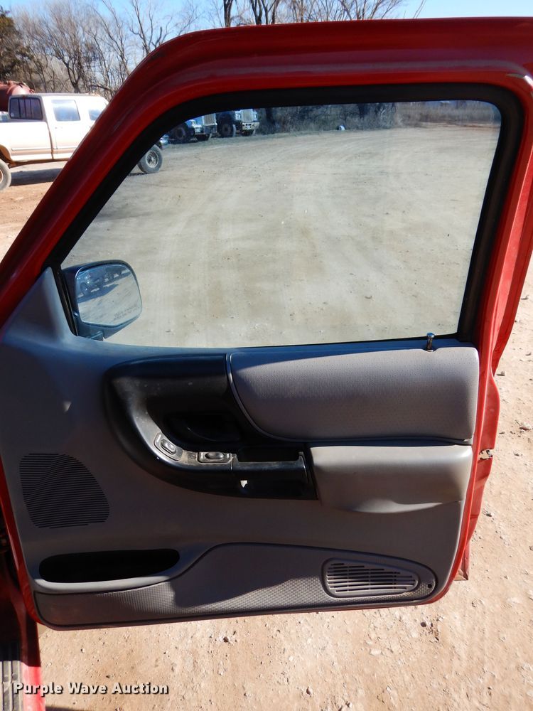 image for item GE9096 1999 Ford Ranger SuperCab pickup truck