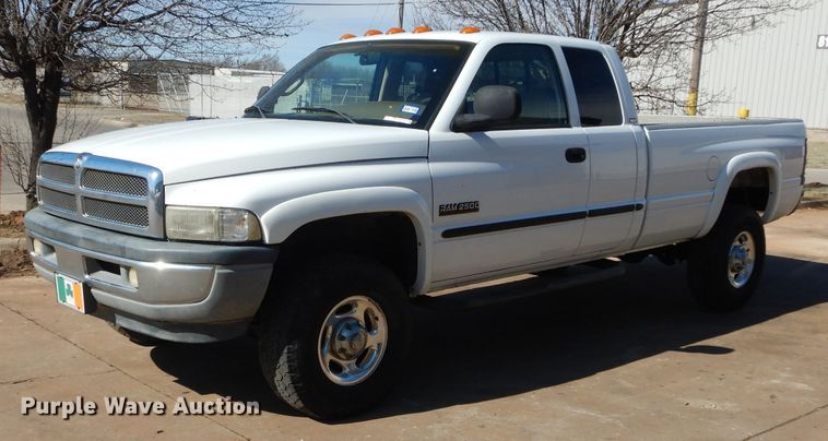 image for item GE9118 2001 Dodge Ram 2500 Quad Cab pickup truck