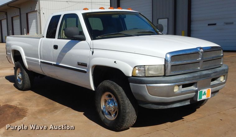 image for item GE9118 2001 Dodge Ram 2500 Quad Cab pickup truck