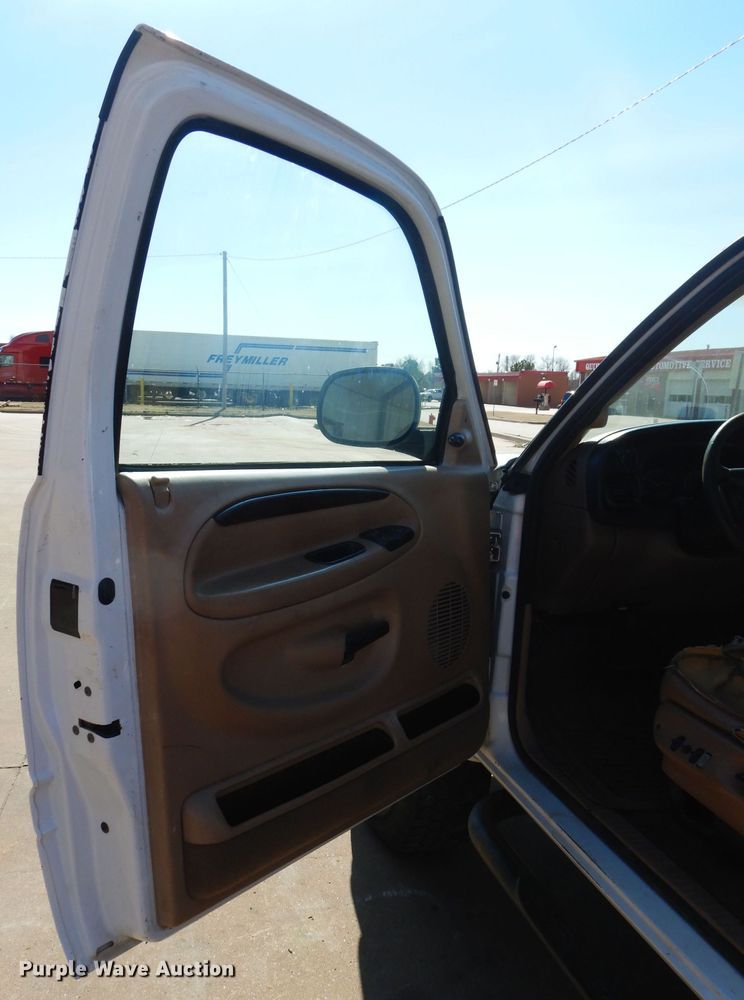 image for item GE9118 2001 Dodge Ram 2500 Quad Cab pickup truck