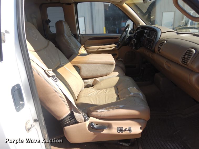 image for item GE9118 2001 Dodge Ram 2500 Quad Cab pickup truck