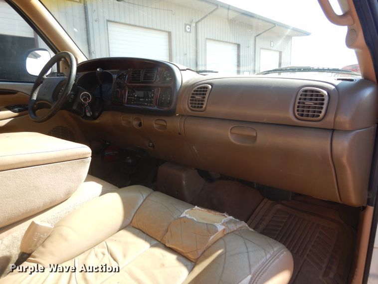 image for item GE9118 2001 Dodge Ram 2500 Quad Cab pickup truck