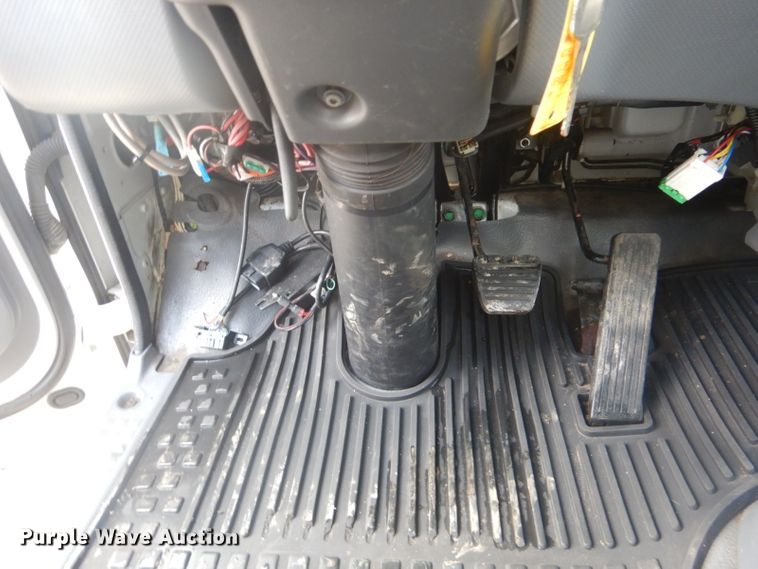 image for item GF9041 2012 Isuzu NPR refrigerated delivery truck