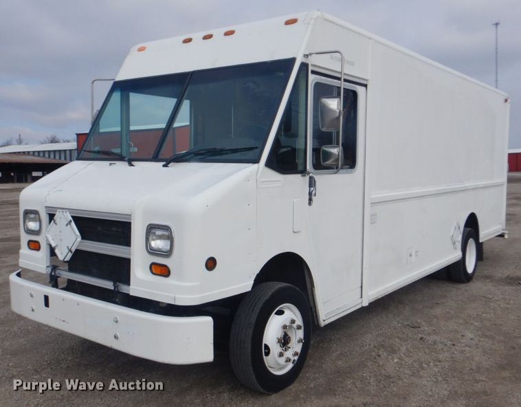 image for item GF9043 2000 Freightliner MT55 delivery truck