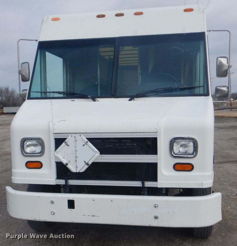 image for item GF9043 2000 Freightliner MT55 delivery truck