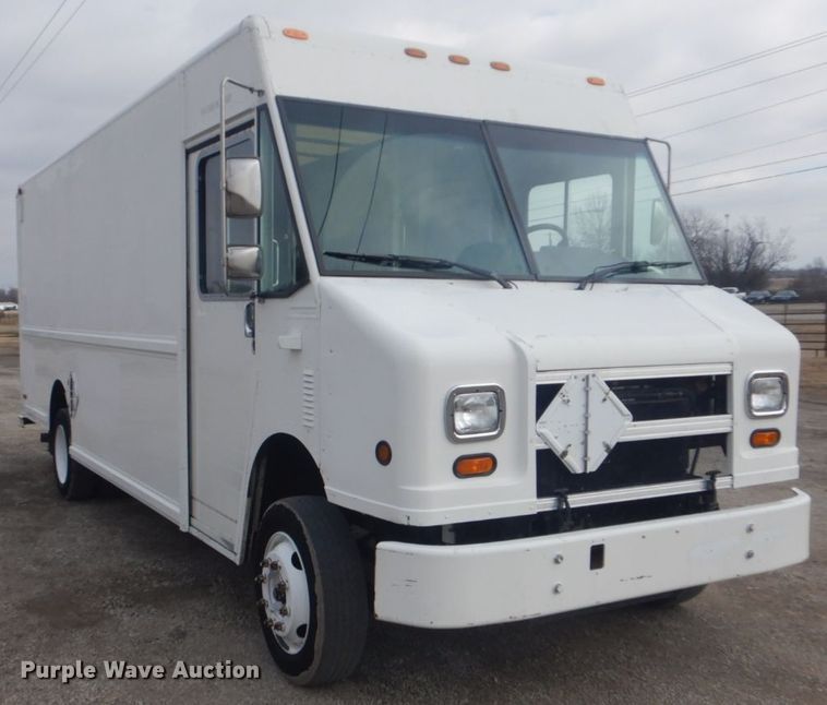 image for item GF9043 2000 Freightliner MT55 delivery truck