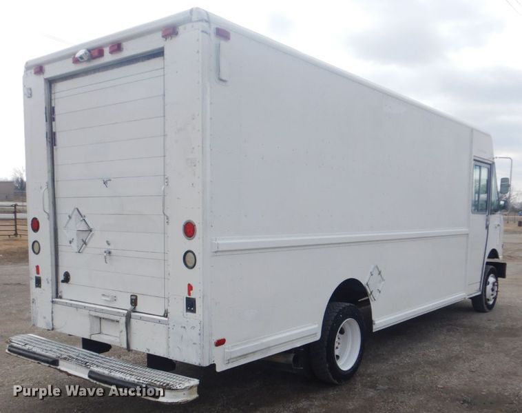 image for item GF9043 2000 Freightliner MT55 delivery truck