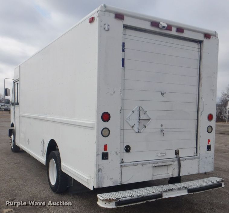 image for item GF9043 2000 Freightliner MT55 delivery truck