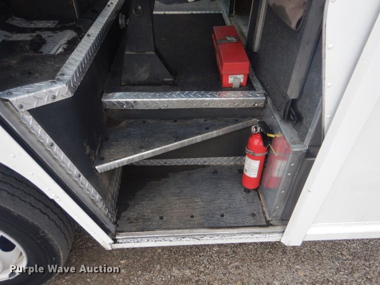 image for item GF9043 2000 Freightliner MT55 delivery truck