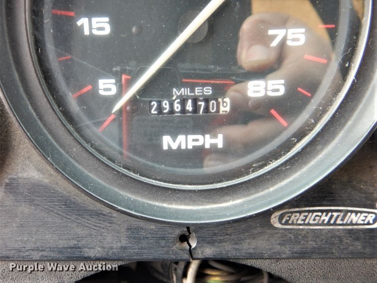 image for item GF9043 2000 Freightliner MT55 delivery truck