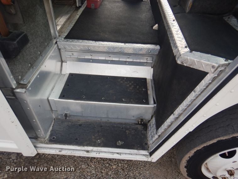 image for item GF9043 2000 Freightliner MT55 delivery truck