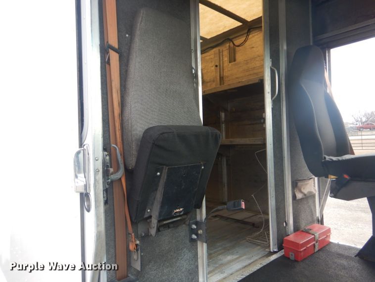 image for item GF9043 2000 Freightliner MT55 delivery truck