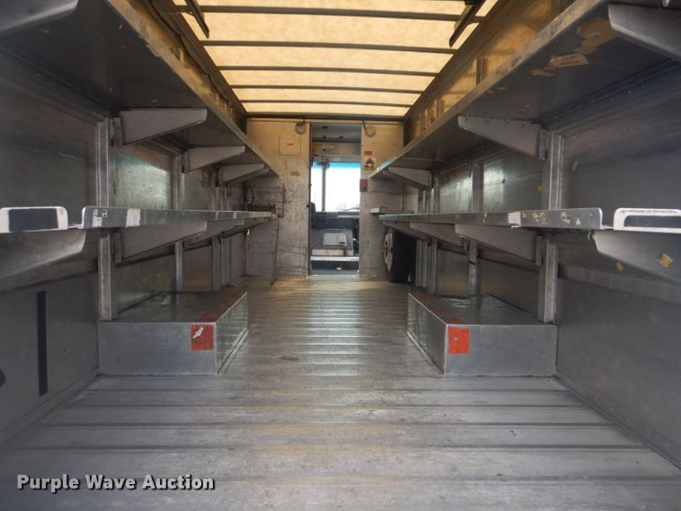 image for item GF9043 2000 Freightliner MT55 delivery truck