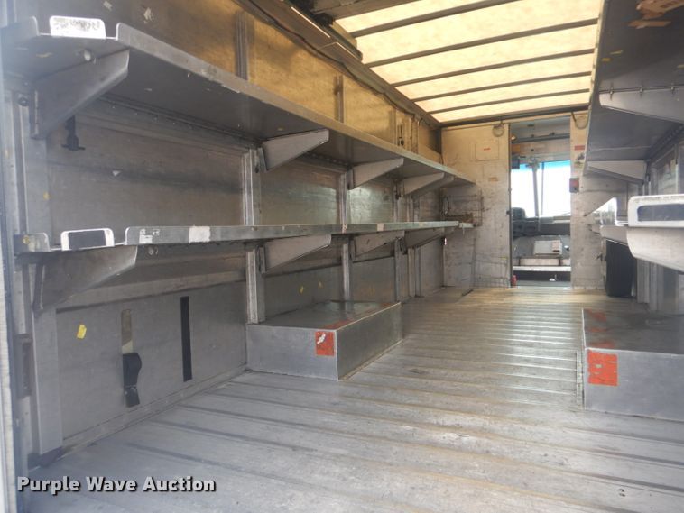 image for item GF9043 2000 Freightliner MT55 delivery truck