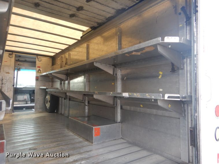 image for item GF9043 2000 Freightliner MT55 delivery truck