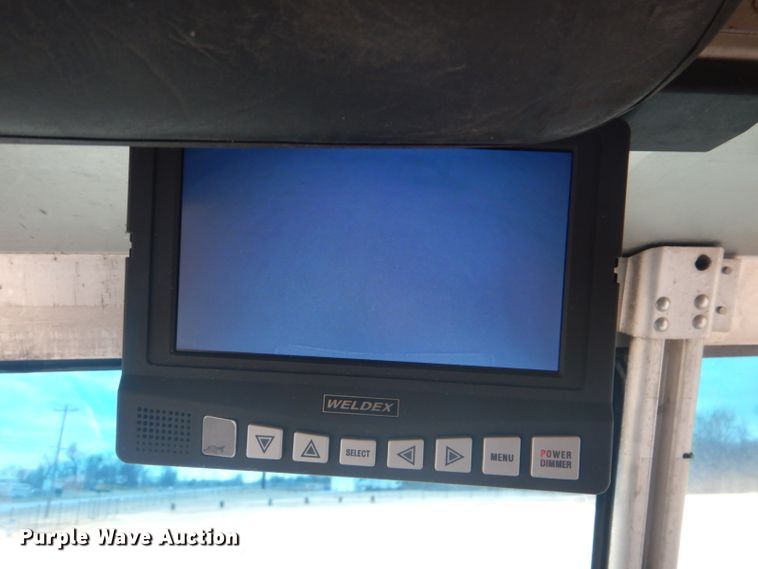 image for item GF9043 2000 Freightliner MT55 delivery truck