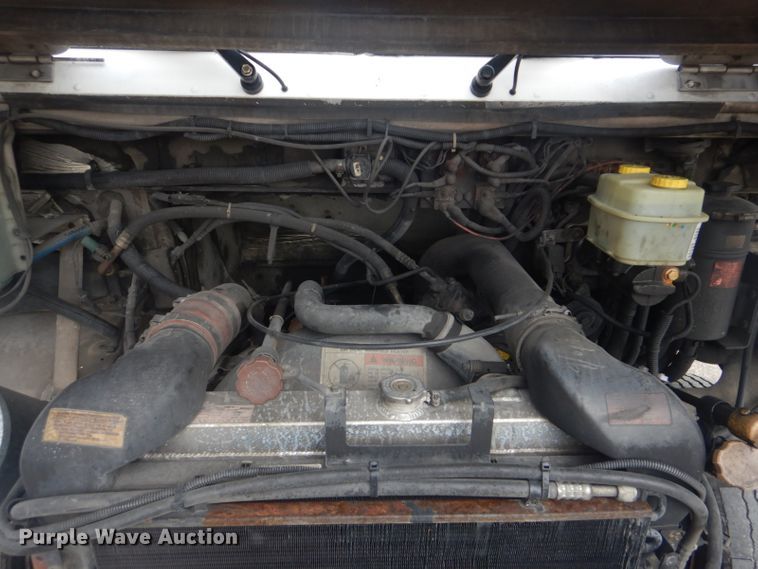 image for item GF9043 2000 Freightliner MT55 delivery truck