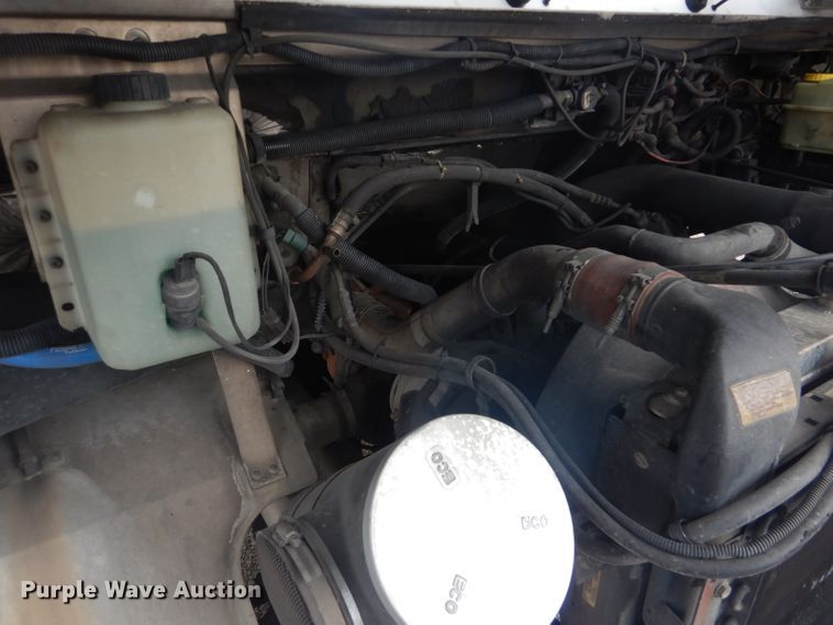 image for item GF9043 2000 Freightliner MT55 delivery truck