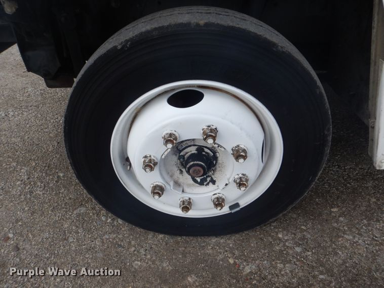 image for item GF9043 2000 Freightliner MT55 delivery truck