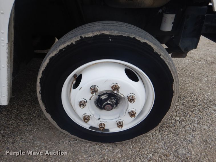 image for item GF9043 2000 Freightliner MT55 delivery truck