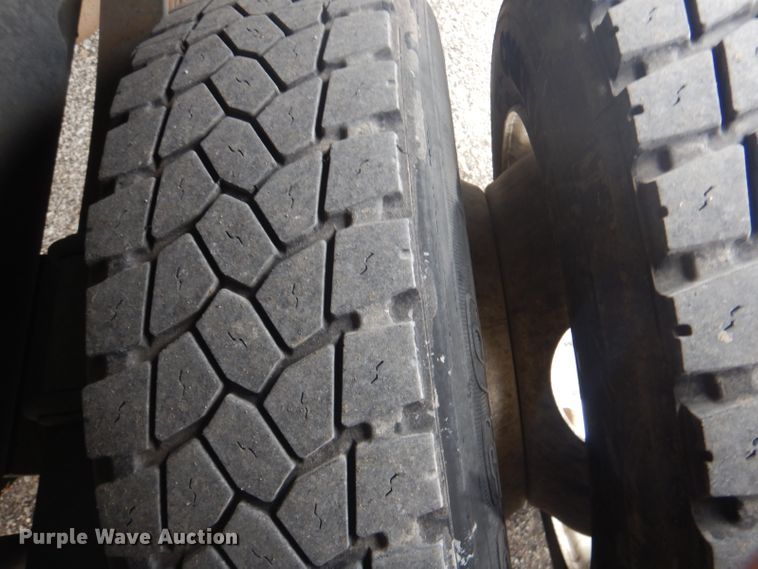 image for item GF9043 2000 Freightliner MT55 delivery truck