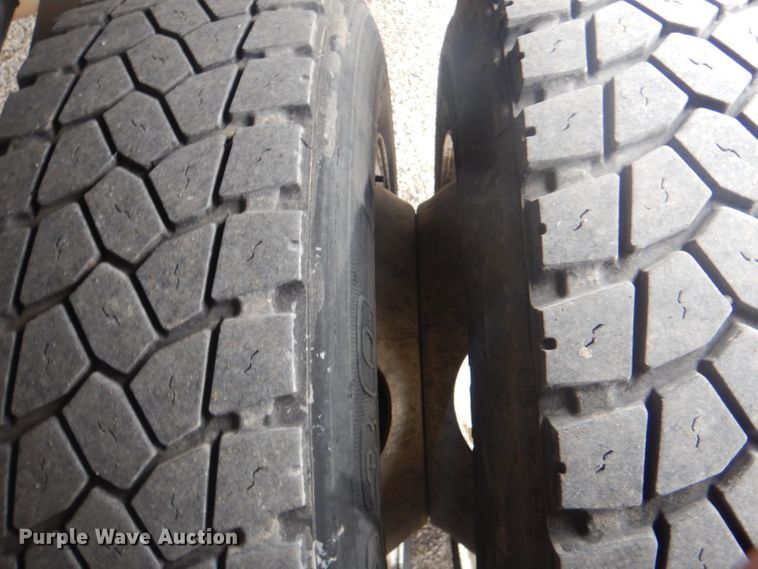 image for item GF9043 2000 Freightliner MT55 delivery truck