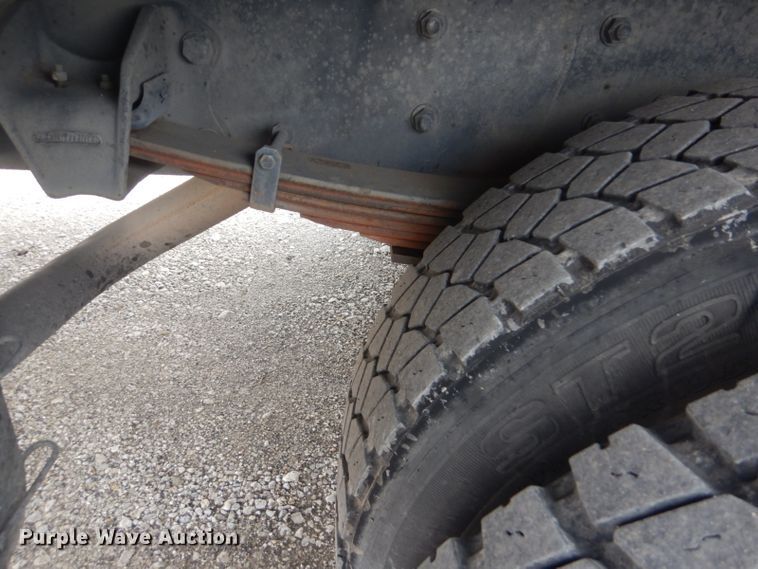 image for item GF9043 2000 Freightliner MT55 delivery truck