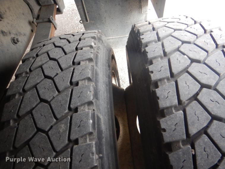 image for item GF9043 2000 Freightliner MT55 delivery truck