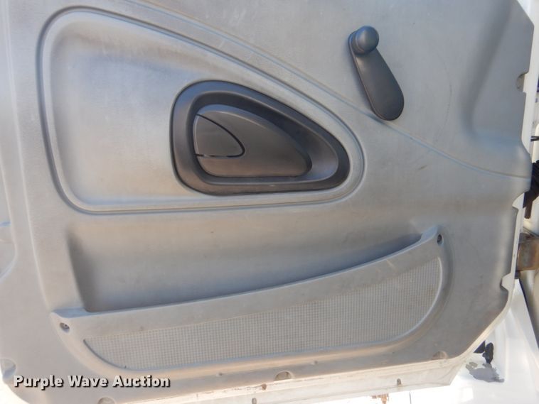 image for item GF9048 2002 International 4300 propane truck