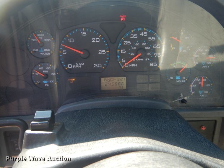 image for item GF9048 2002 International 4300 propane truck