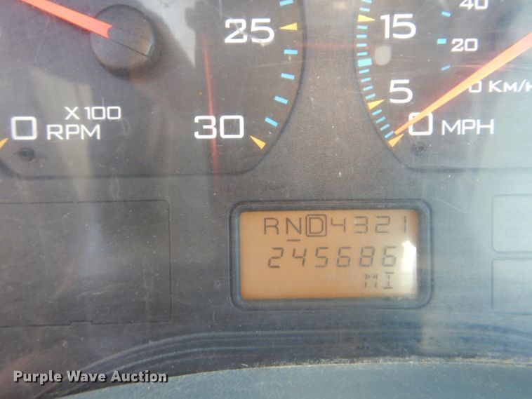 image for item GF9048 2002 International 4300 propane truck