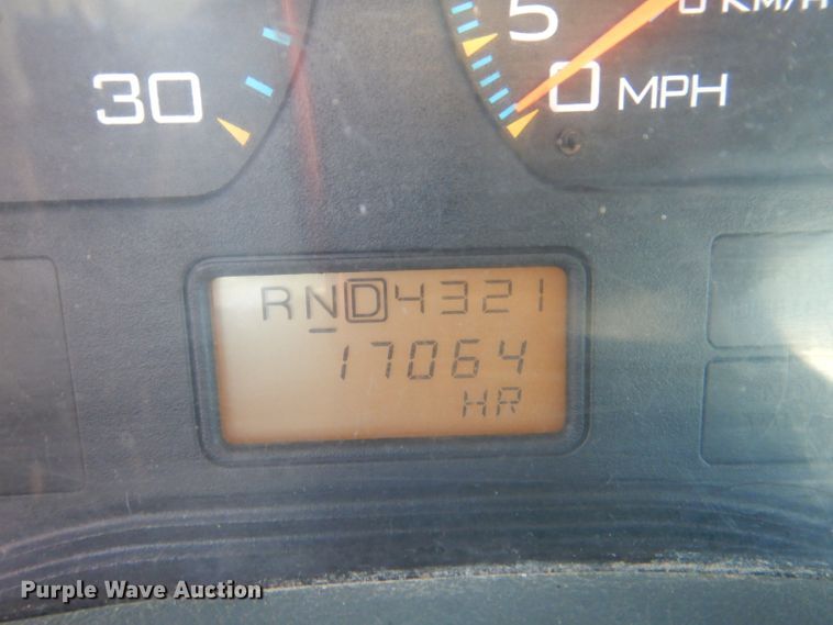 image for item GF9048 2002 International 4300 propane truck