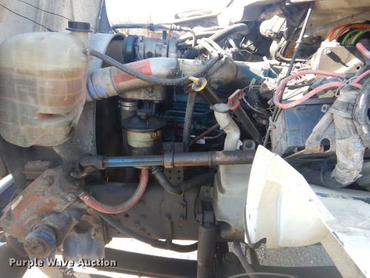 image for item GF9048 2002 International 4300 propane truck