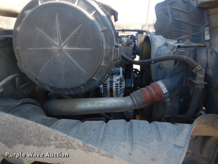 image for item GF9048 2002 International 4300 propane truck