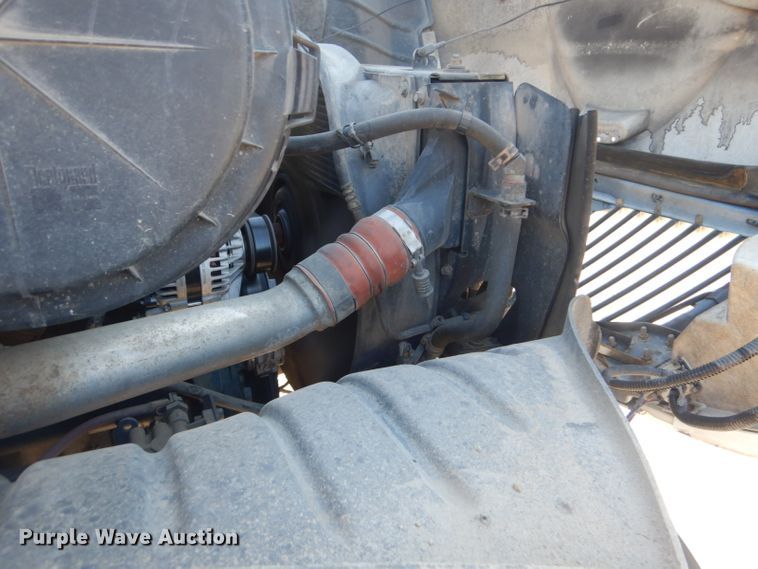 image for item GF9048 2002 International 4300 propane truck