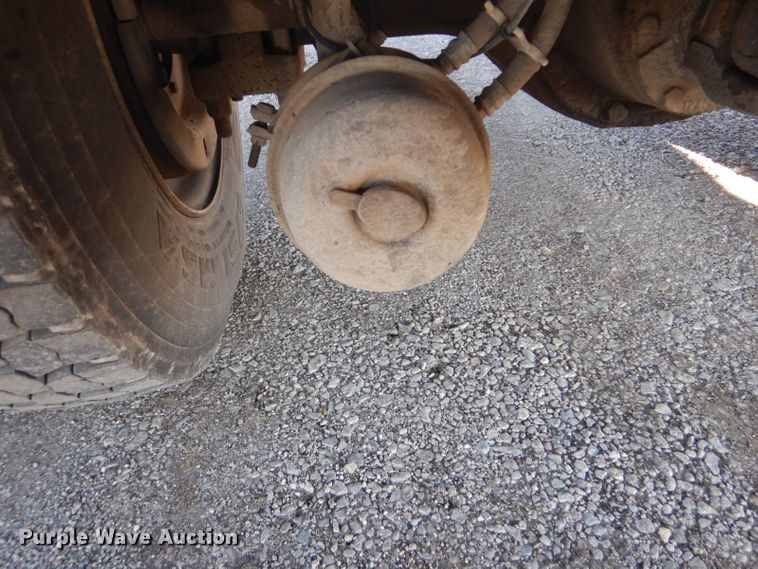 image for item GF9048 2002 International 4300 propane truck