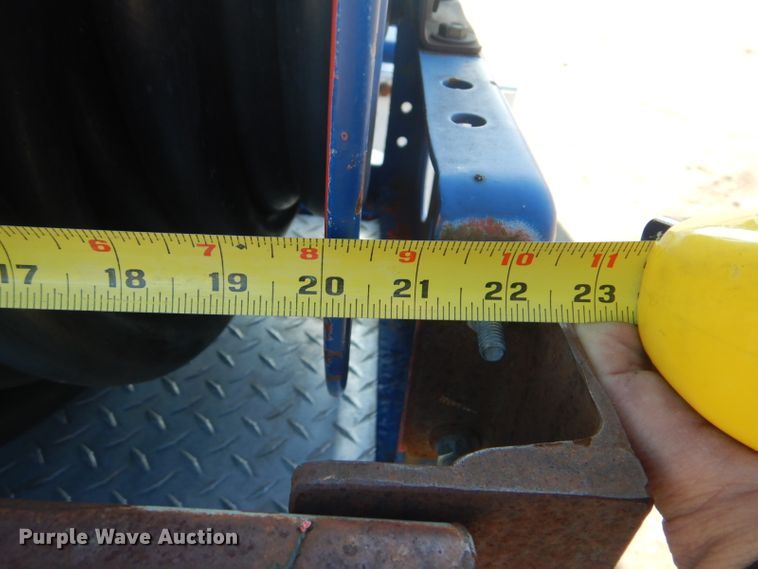 image for item GF9048 2002 International 4300 propane truck