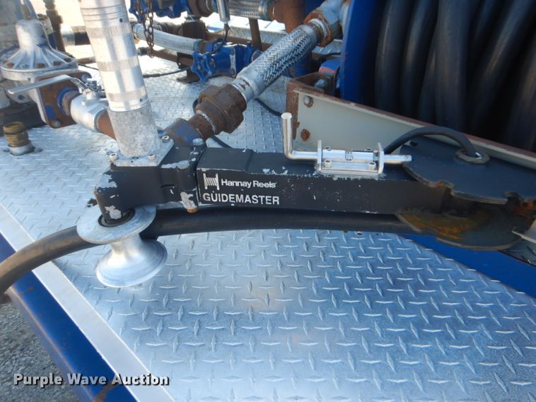 image for item GF9048 2002 International 4300 propane truck