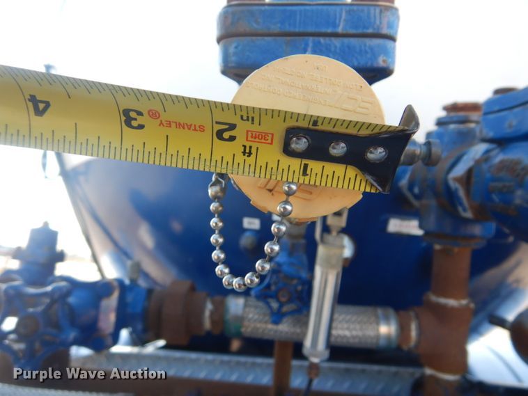 image for item GF9048 2002 International 4300 propane truck