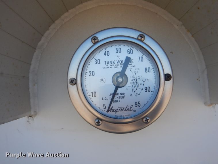 image for item GF9048 2002 International 4300 propane truck