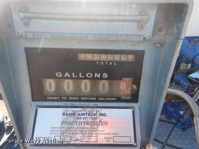 image for item GF9048 2002 International 4300 propane truck